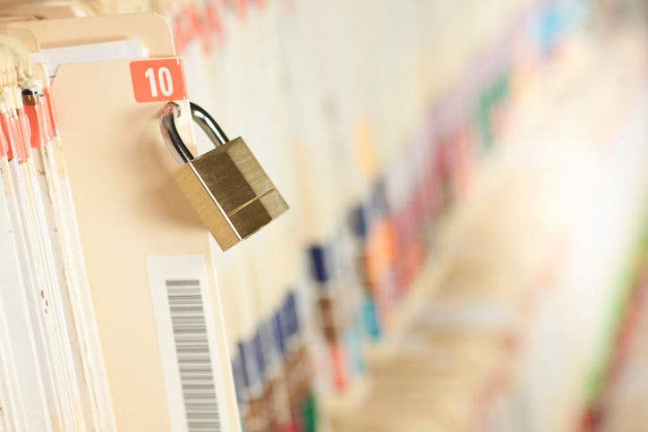 vertrauliche Daten in einem Aktenschrank