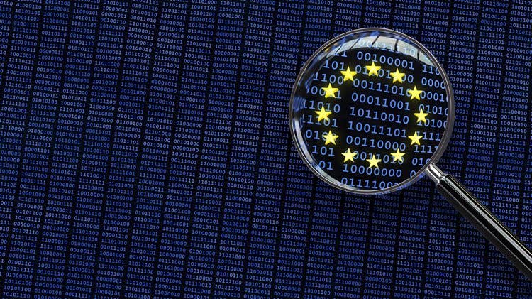 gdpr-Daten auf dem Bildschirm mit Lupe