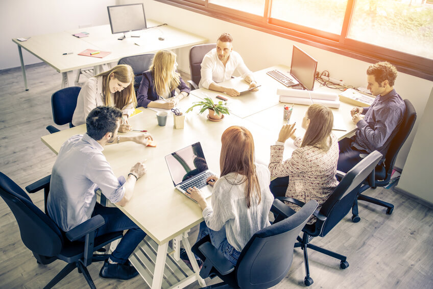 Gruppe von Arbeitnehmern in der Sitzung